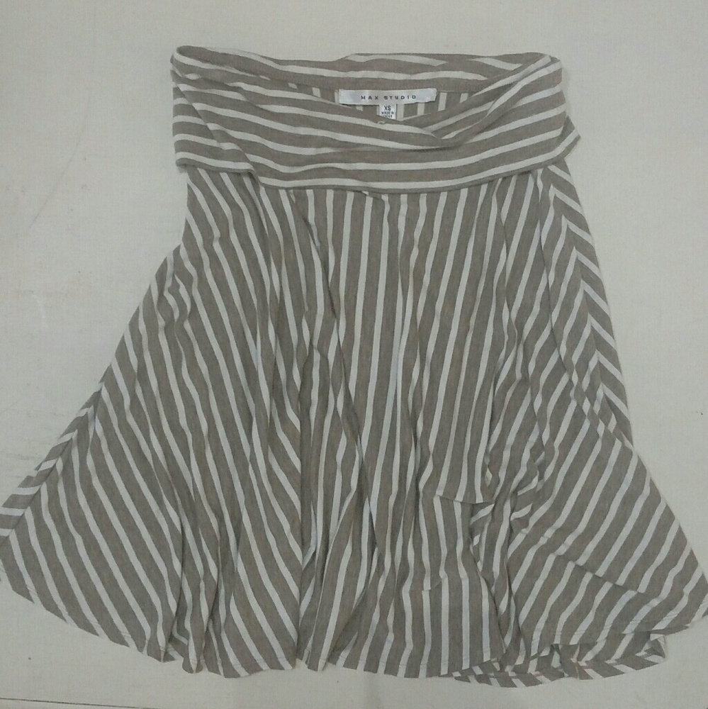 Max Studio knee length knit skirt